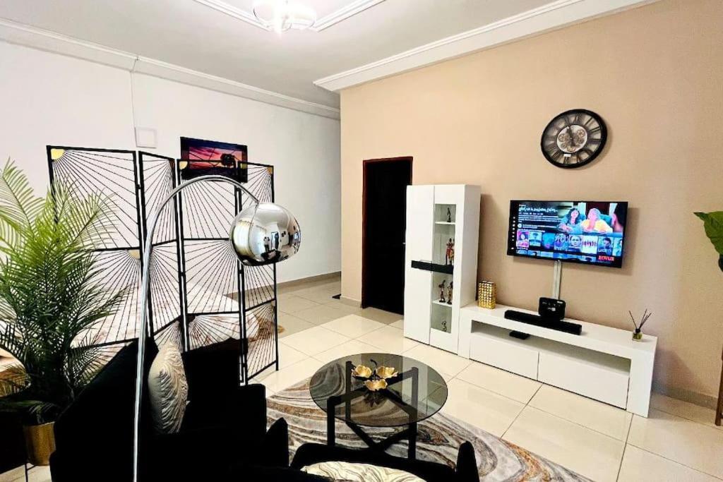 Medo's Luxury - Large Abidjan